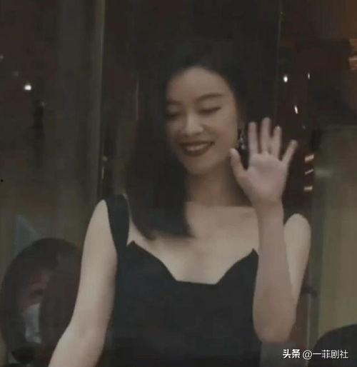 女主进入娱乐圈吃瓜,女主的吃瓜成长记