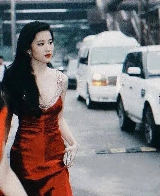 娱乐吃瓜女艺人被拉黑,吃瓜女艺人被神秘拉黑，背后真相引人猜测